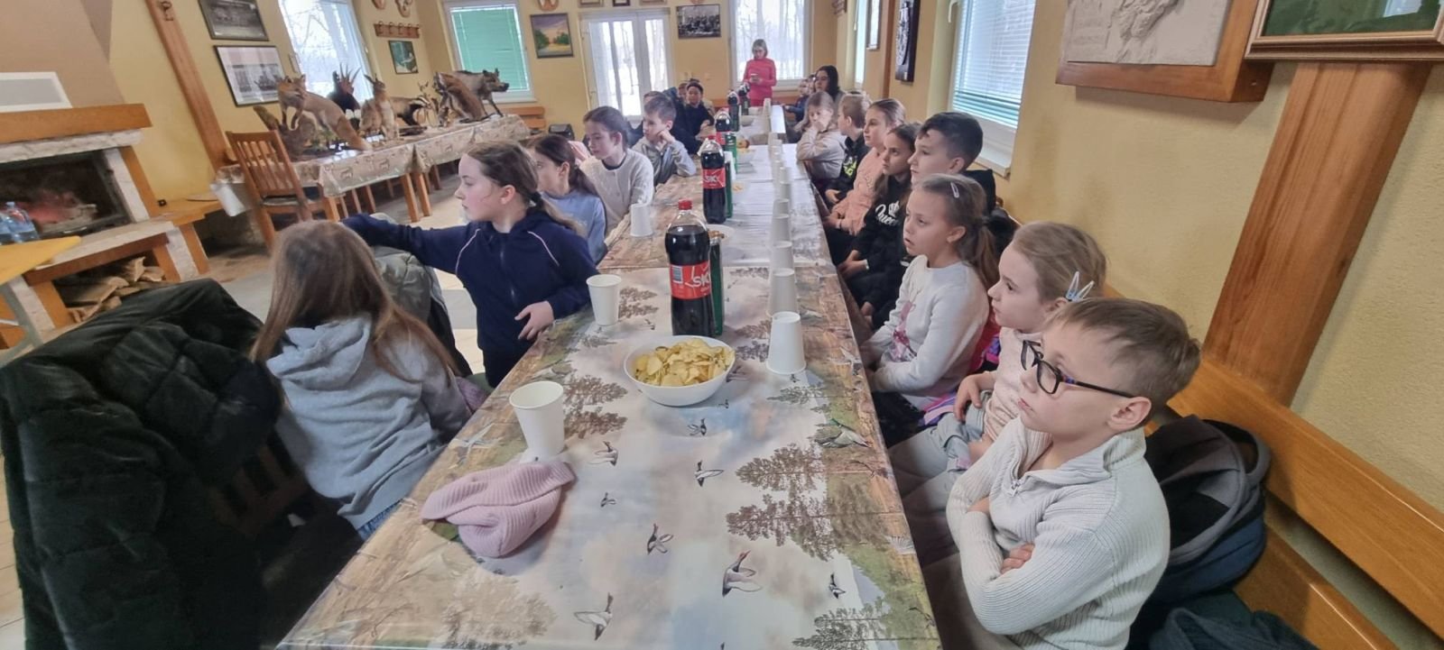ZIMA U ZAVIČAJU Učenici PŠ Florijana Andrašeca s lovcima učili kako se zimi brine o šumskim životinjama (7)