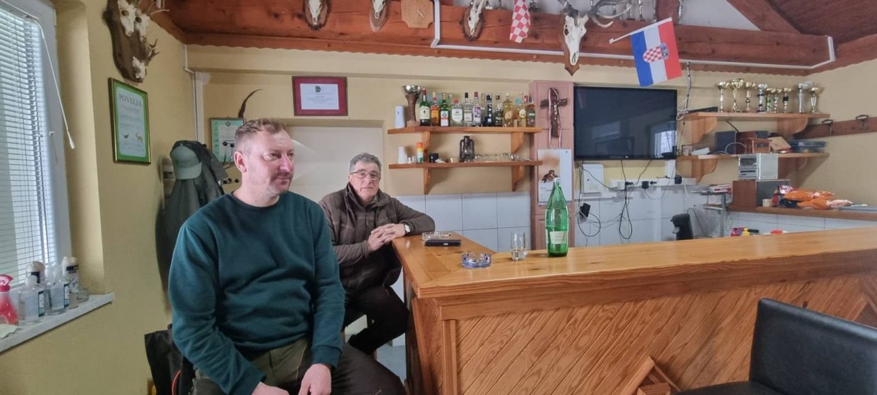 ZIMA U ZAVIČAJU Učenici PŠ Florijana Andrašeca s lovcima učili kako se zimi brine o šumskim životinjama (8)