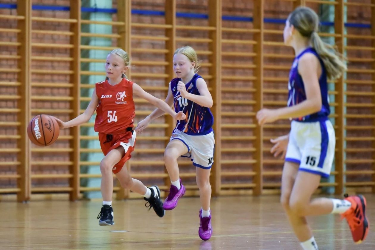 ZLATNE CURE KK Dubravčan niže pobjede i dominira ligom (10)