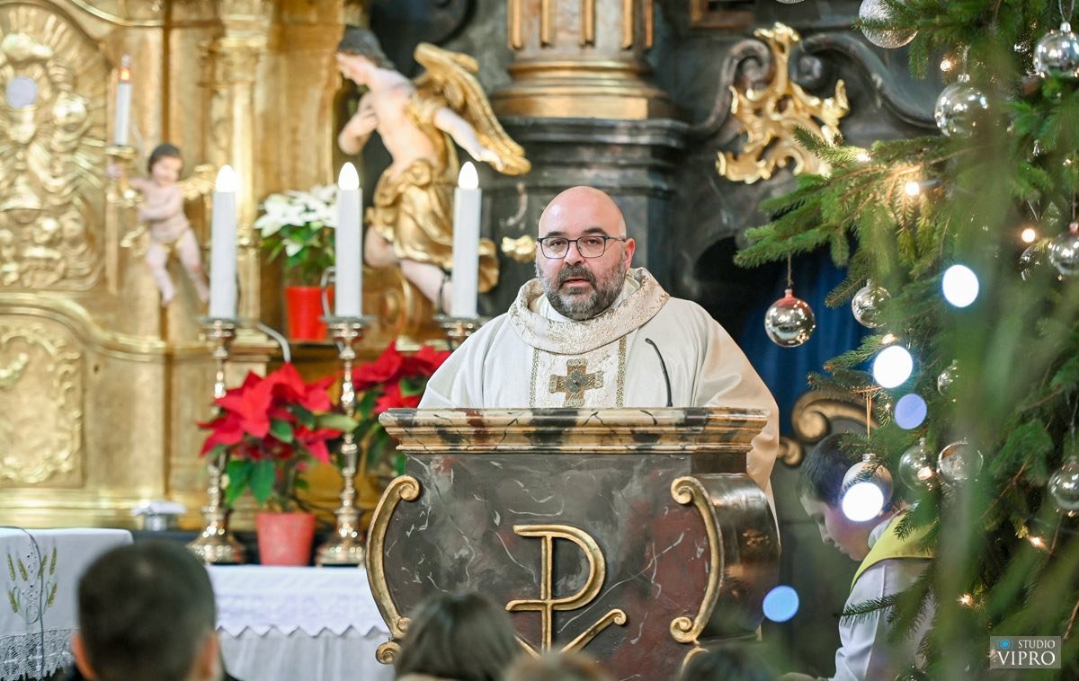 ŽUPA SV JAKOVA APOSTOLA STARIJEG (11) – Studio Vipro ŽUPA SV JAKOVA APOSTOLA STARIJEG (11) – Studio Vipro