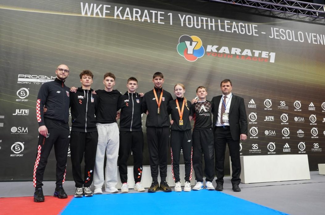 Zajednička sa zlatnim medaljašima Zajednička sa zlatnim medaljašima