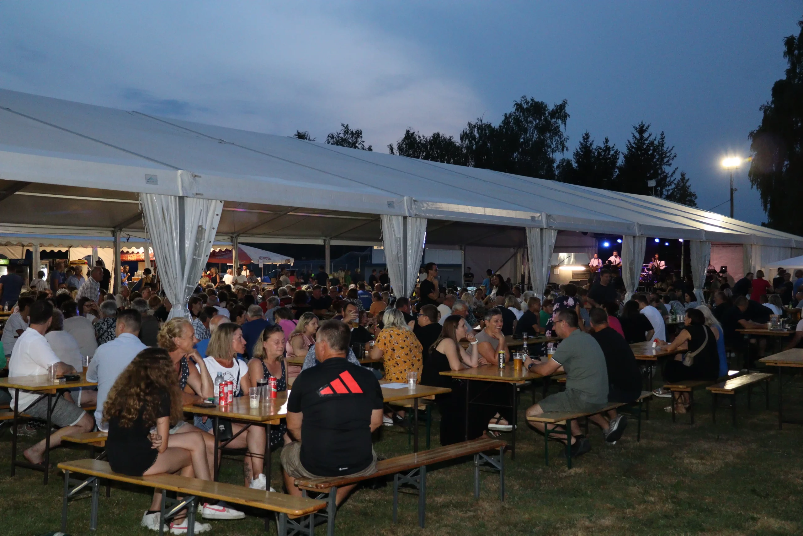 Zasadbreg – koncert Mladena grdovića (25) Zasadbreg – koncert Mladena grdovića (25)