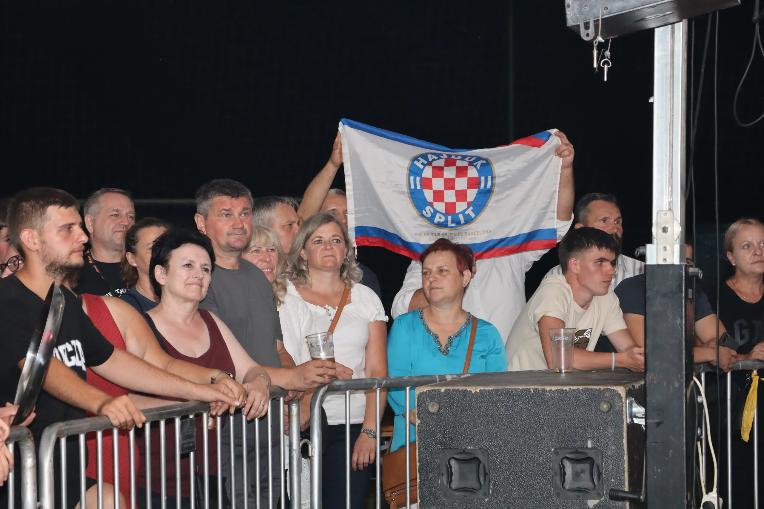 Zasadbreg – koncert Mladena grdovića (37) Zasadbreg – koncert Mladena grdovića (37)