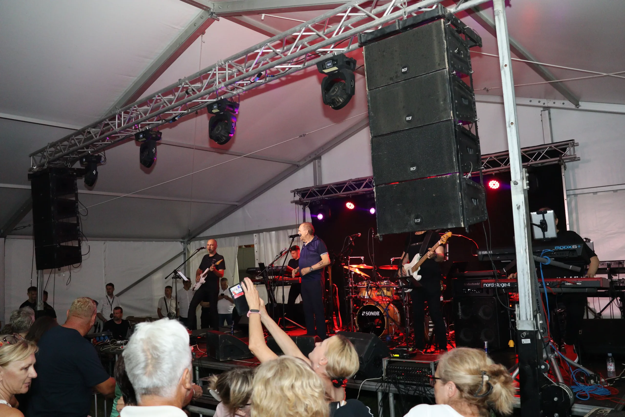 Zasadbreg – koncert Mladena grdovića (39) Zasadbreg – koncert Mladena grdovića (39)