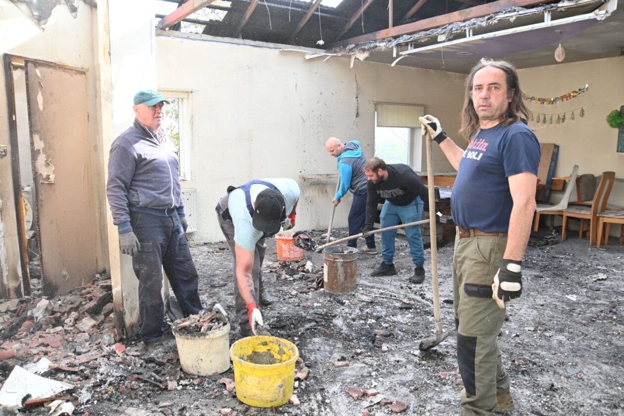 Zasadbreg, požar krovište – obitelj Šafarić (1)