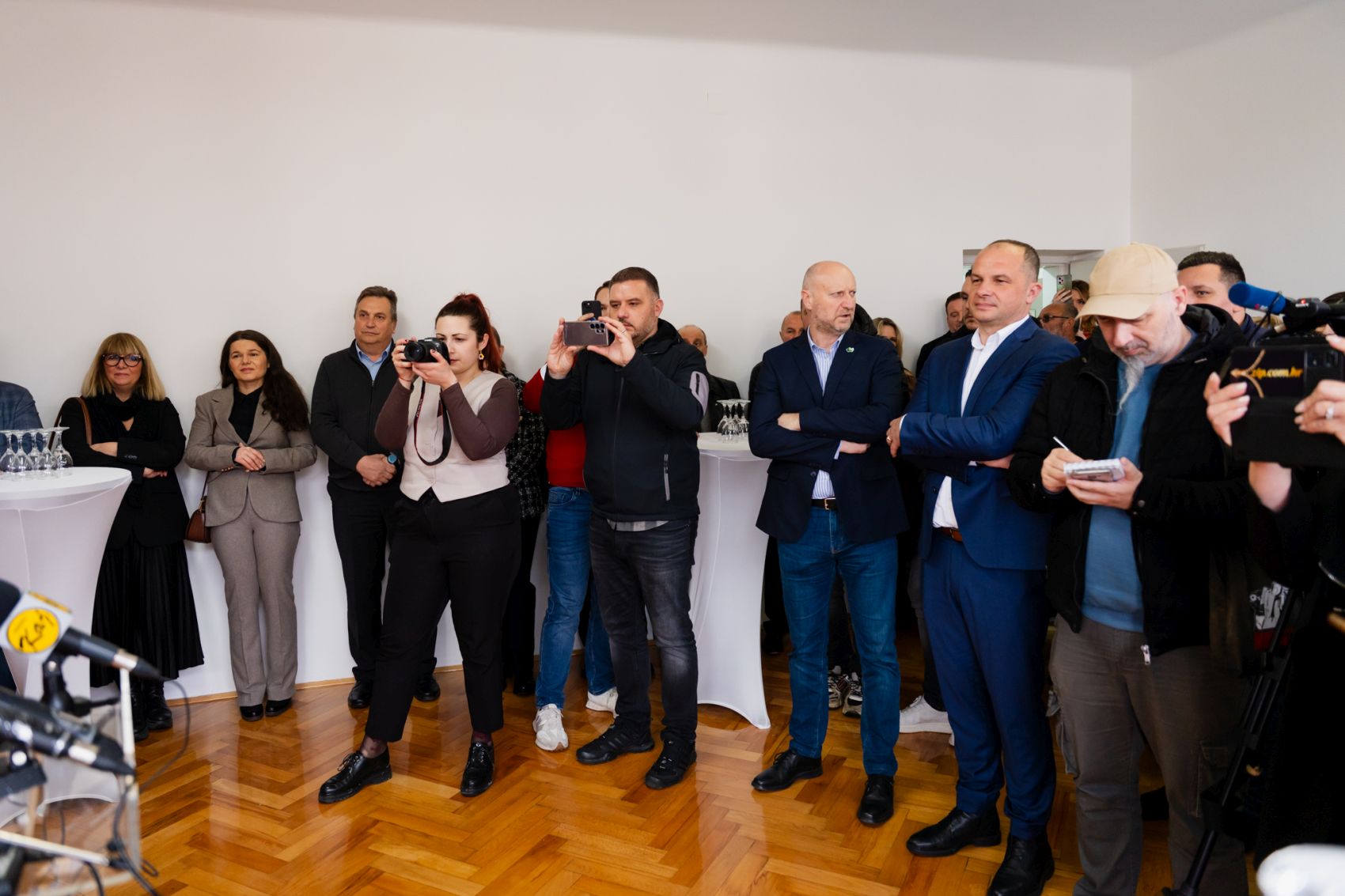 Zastupnik u Europskom parlamentu Marko Vešligaj otvorio lokalni ured u Pregradi (7) Zastupnik u Europskom parlamentu Marko Vešligaj otvorio lokalni ured u Pregradi (7)