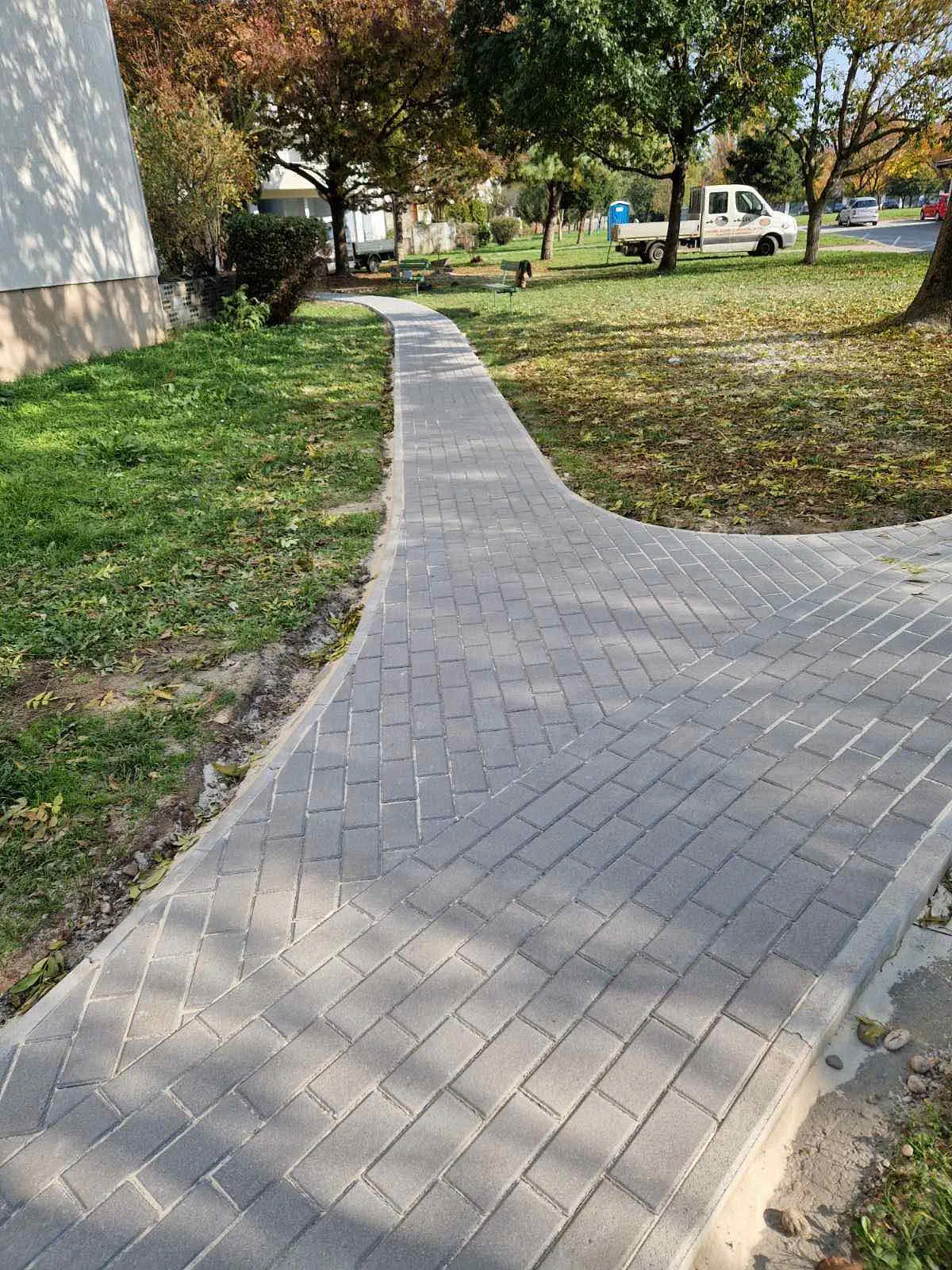 Završeni radovi na uređenju pješačkih staza u kvartu Travnik na čakovečkom Jugu (1) Završeni radovi na uređenju pješačkih staza u kvartu Travnik na čakovečkom Jugu (1)