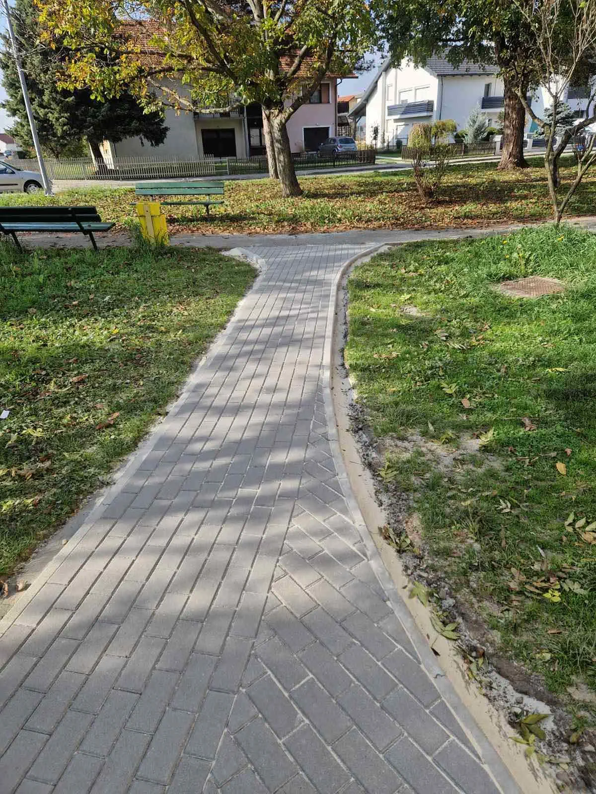 Završeni radovi na uređenju pješačkih staza u kvartu Travnik na čakovečkom Jugu (12) Završeni radovi na uređenju pješačkih staza u kvartu Travnik na čakovečkom Jugu (12)