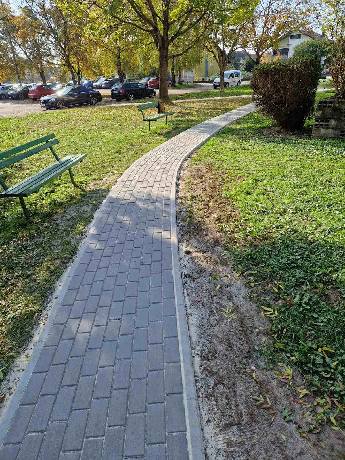 Završeni radovi na uređenju pješačkih staza u kvartu Travnik na čakovečkom Jugu (13) Završeni radovi na uređenju pješačkih staza u kvartu Travnik na čakovečkom Jugu (13)