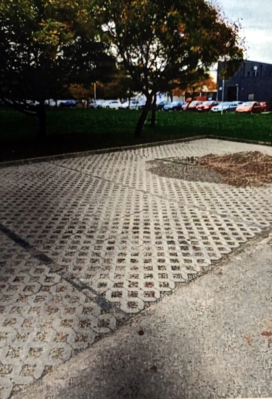 Završeni radovi na uređenju pješačkih staza u kvartu Travnik na čakovečkom Jugu (2) Završeni radovi na uređenju pješačkih staza u kvartu Travnik na čakovečkom Jugu (2)