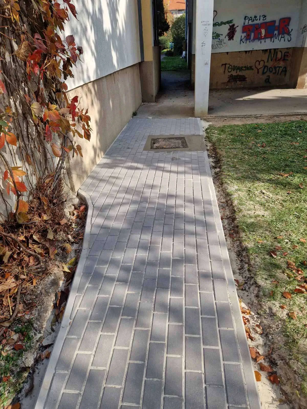 Završeni radovi na uređenju pješačkih staza u kvartu Travnik na čakovečkom Jugu (6) Završeni radovi na uređenju pješačkih staza u kvartu Travnik na čakovečkom Jugu (6)