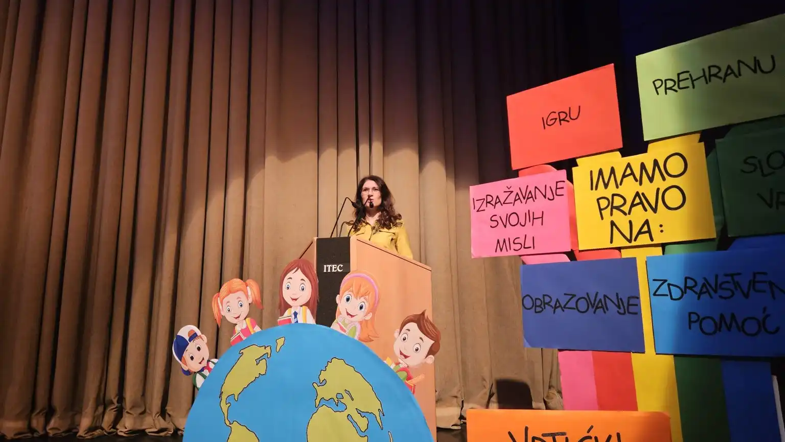 Završna svečanost malih maturanata DV Cvrčak (2) Završna svečanost malih maturanata DV Cvrčak (2)