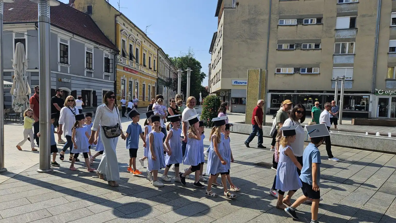 Završna svečanost malih maturanata DV Cvrčak (4) Završna svečanost malih maturanata DV Cvrčak (4)