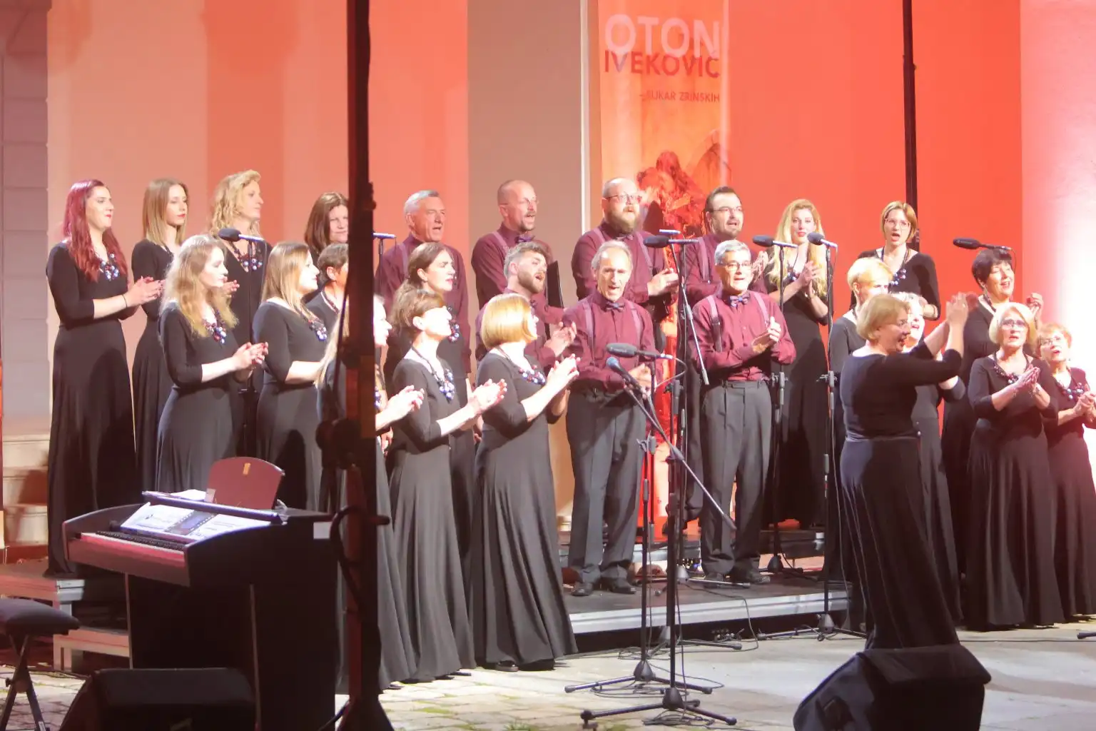 Zbor Josip Štolcer Slavenski (24) Zbor Josip Štolcer Slavenski (24)