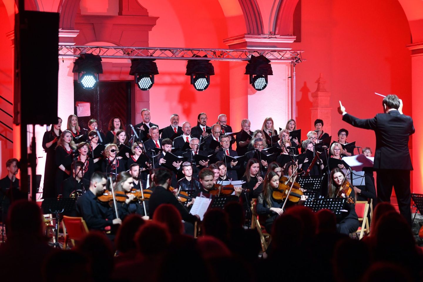 Zbor Josip Štolcer Slavenski koncert atrij2025 (1)