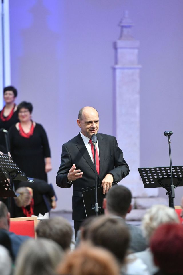 Zbor Josip Štolcer Slavenski koncert atrij2025 (18)