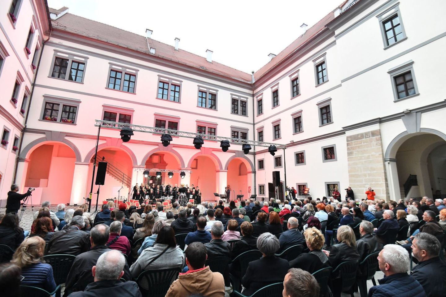 Zbor Josip Štolcer Slavenski koncert atrij2025 (7)
