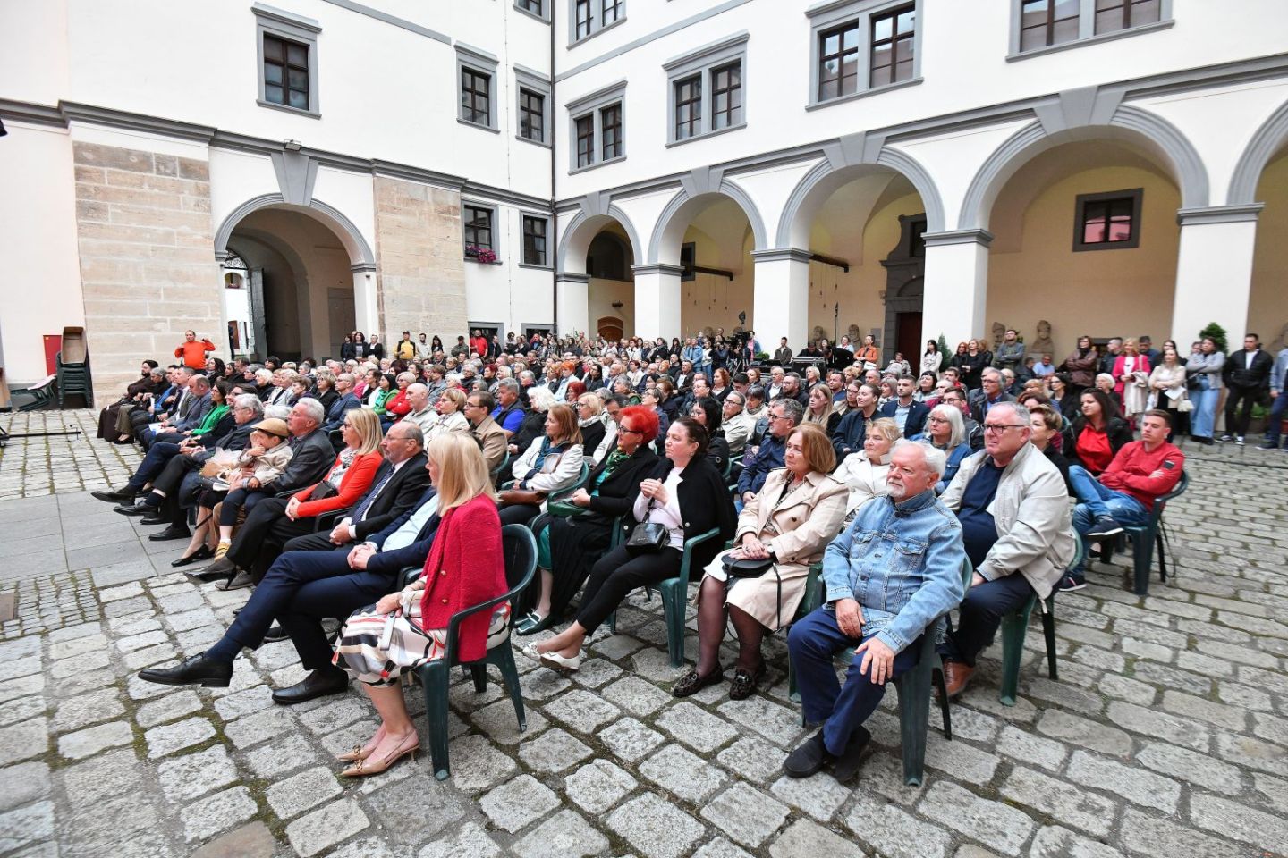 Zbor Josip Štolcer Slavenski koncert atrij2025 (9)