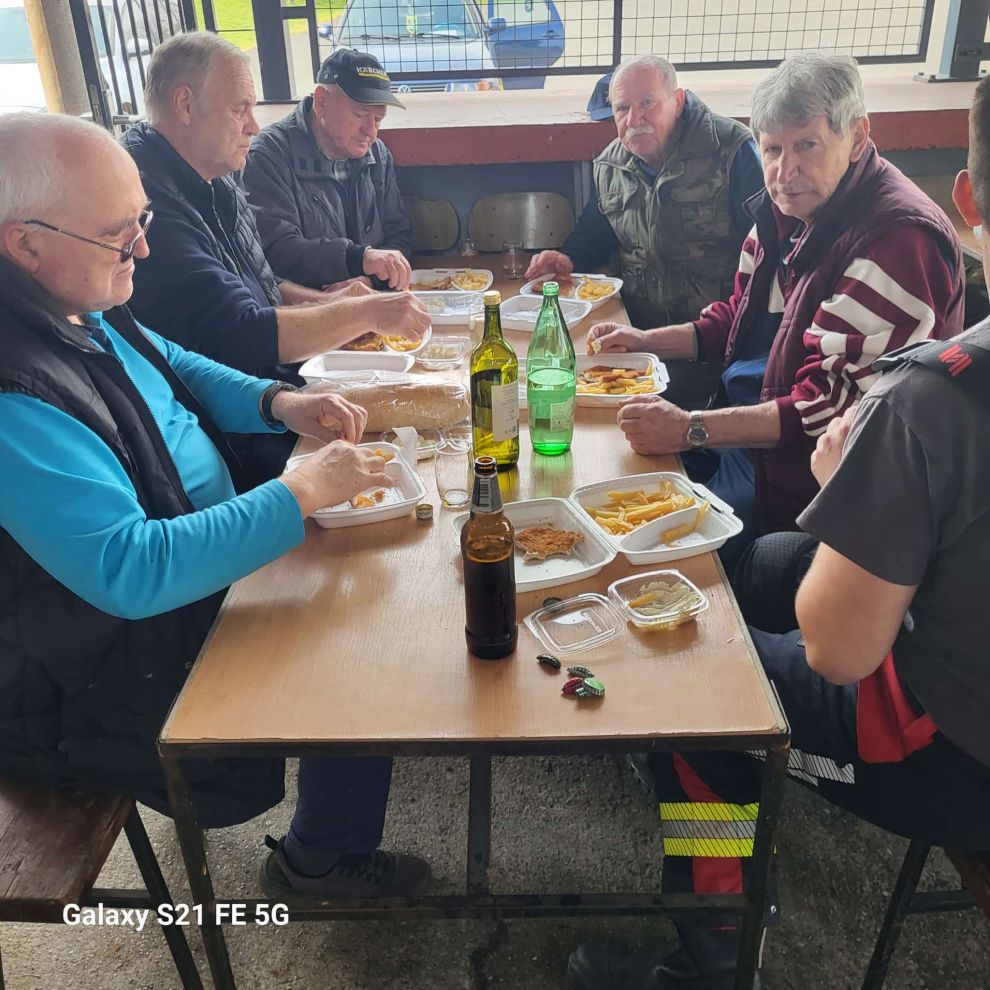 Zelena akcija čišćenje smeće Savska Ves (10) Zelena akcija čišćenje smeće Savska Ves (10)