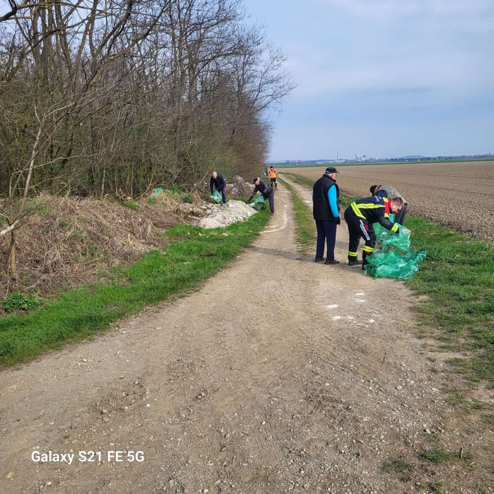Zelena akcija čišćenje smeće Savska Ves (17) Zelena akcija čišćenje smeće Savska Ves (17)