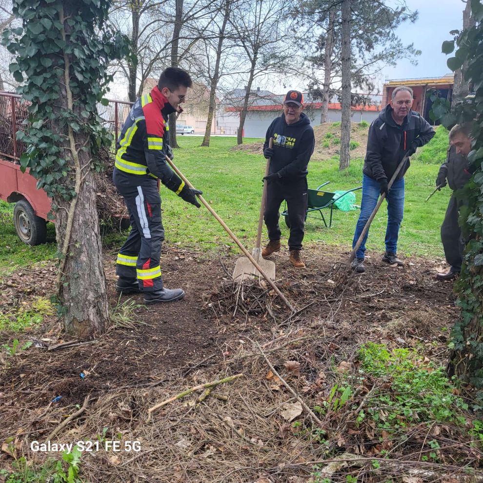 Zelena akcija čišćenje smeće Savska Ves (21) Zelena akcija čišćenje smeće Savska Ves (21)
