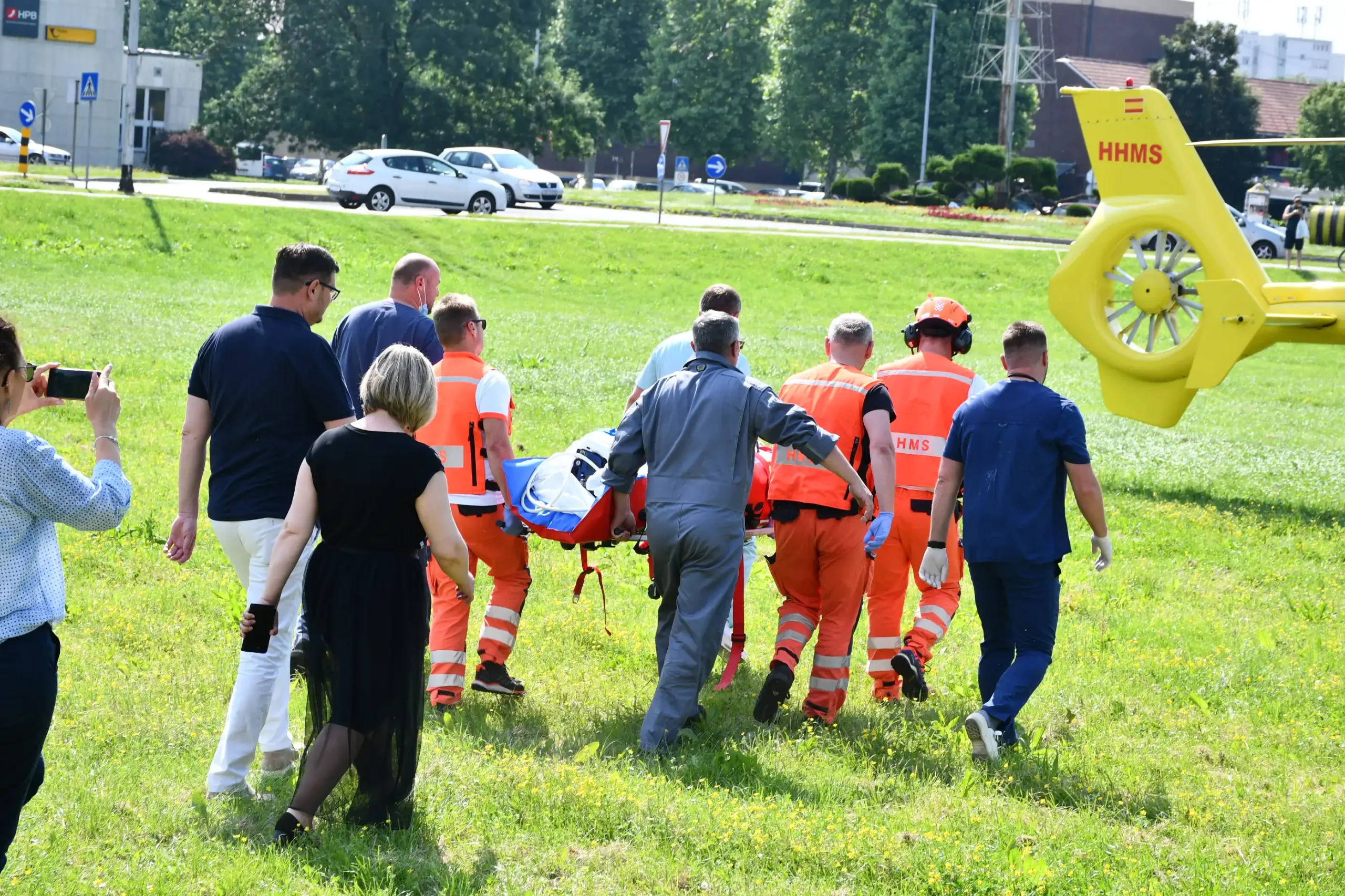 Zelena površina kod rotora kod pošte (18) helikopter Zelena površina kod rotora kod pošte (18) helikopter