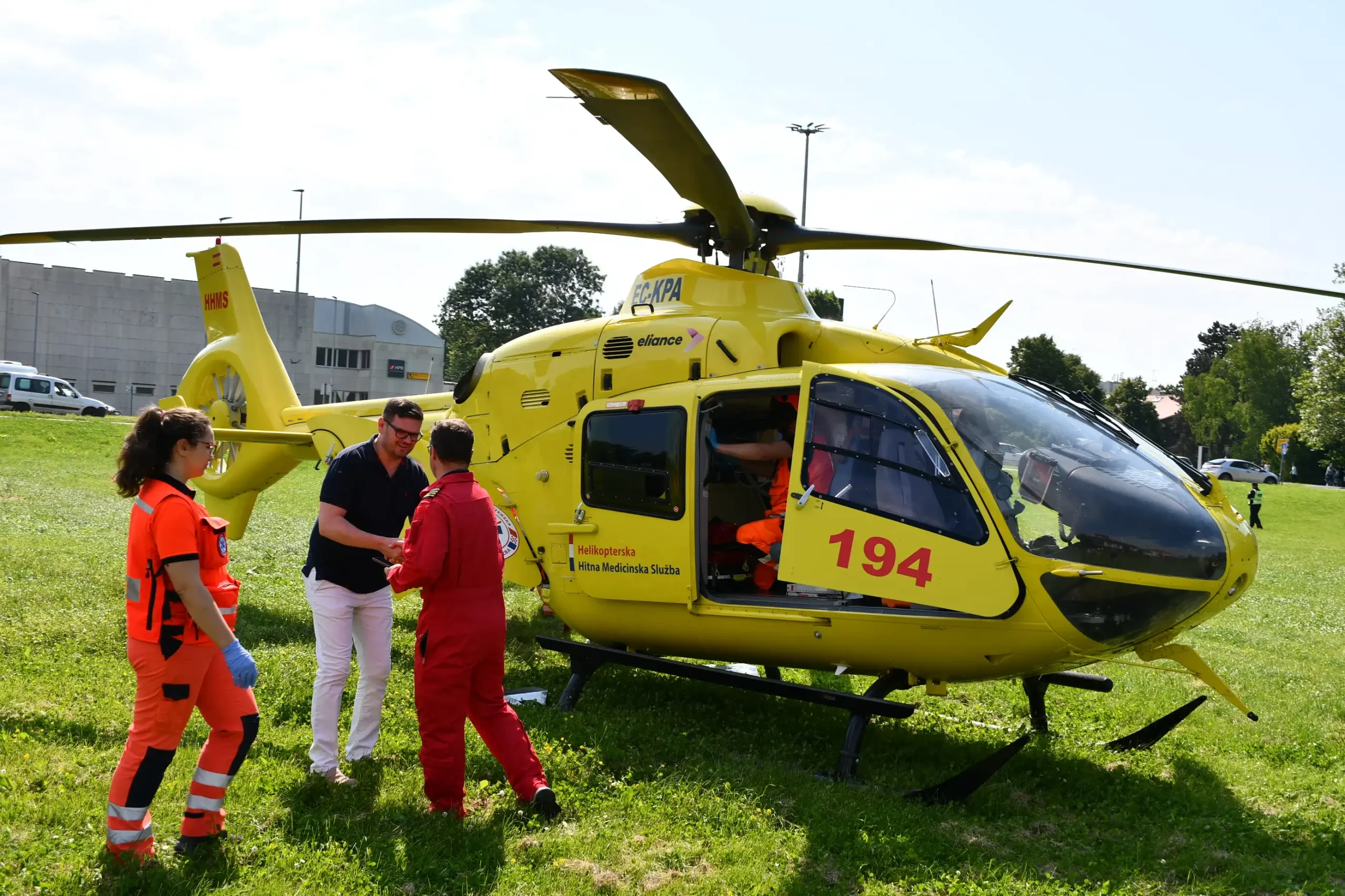 Zelena površina kod rotora kod pošte (19) helikopter Zelena površina kod rotora kod pošte (19) helikopter