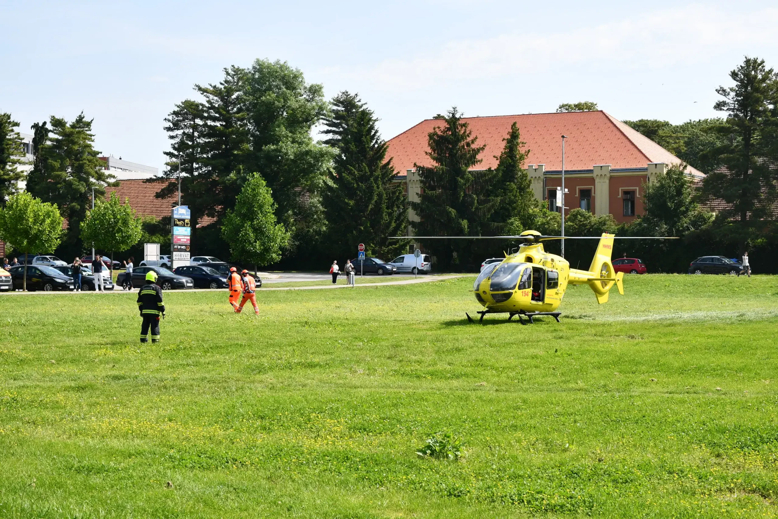 Zelena površina kod rotora kod pošte (2) Zelena površina kod rotora kod pošte (2)