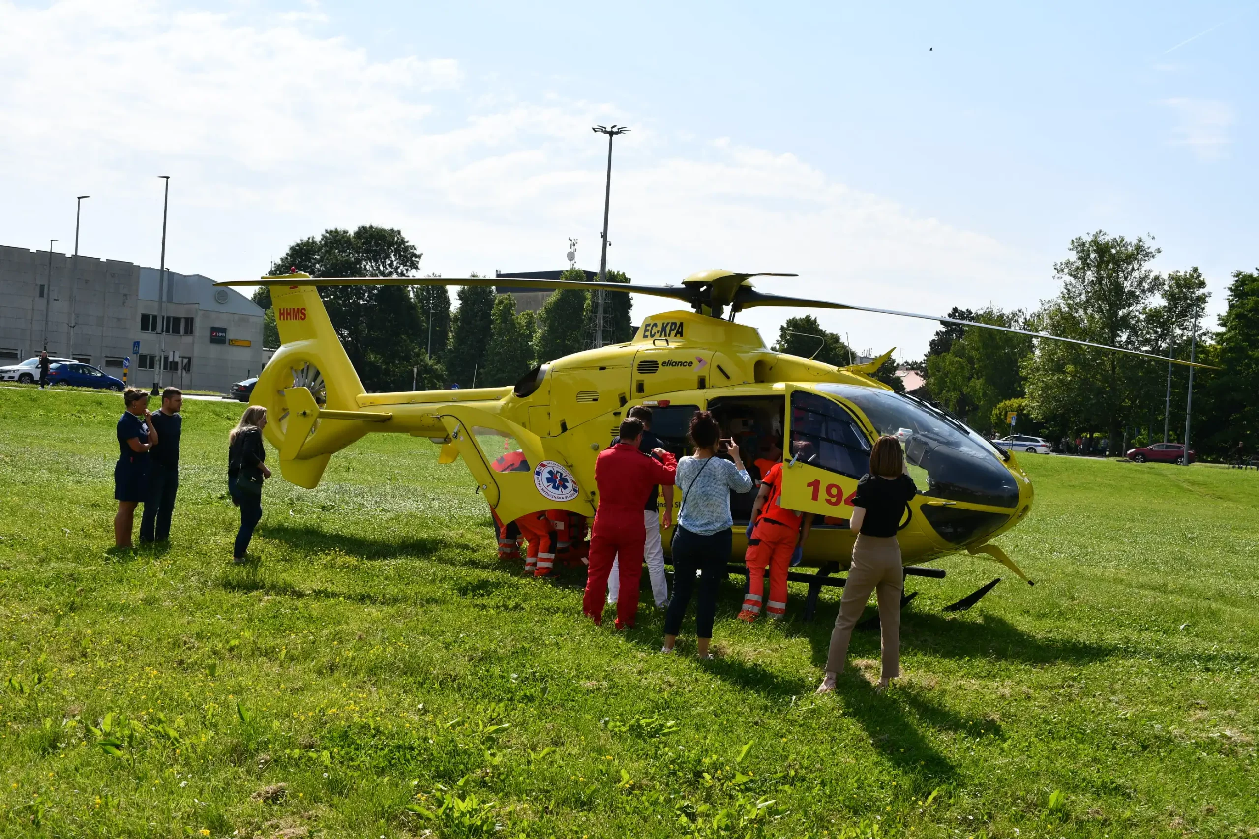 Zelena površina kod rotora kod pošte (20) helikopter Zelena površina kod rotora kod pošte (20) helikopter