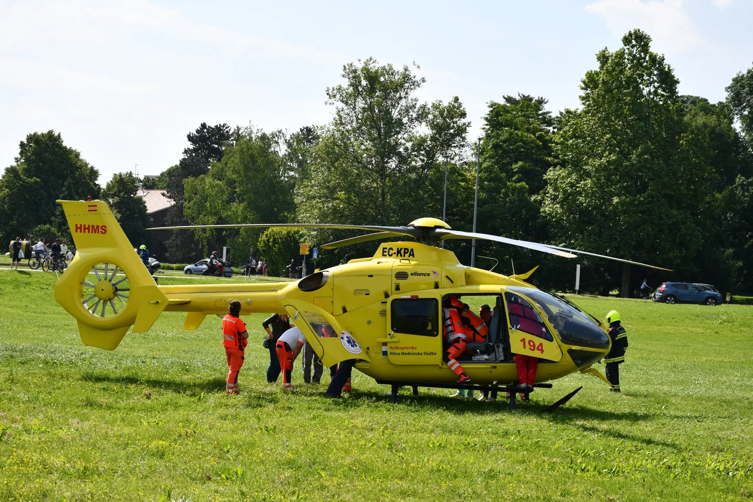 Zelena površina kod rotora kod pošte (29) helikopter Zelena površina kod rotora kod pošte (29) helikopter