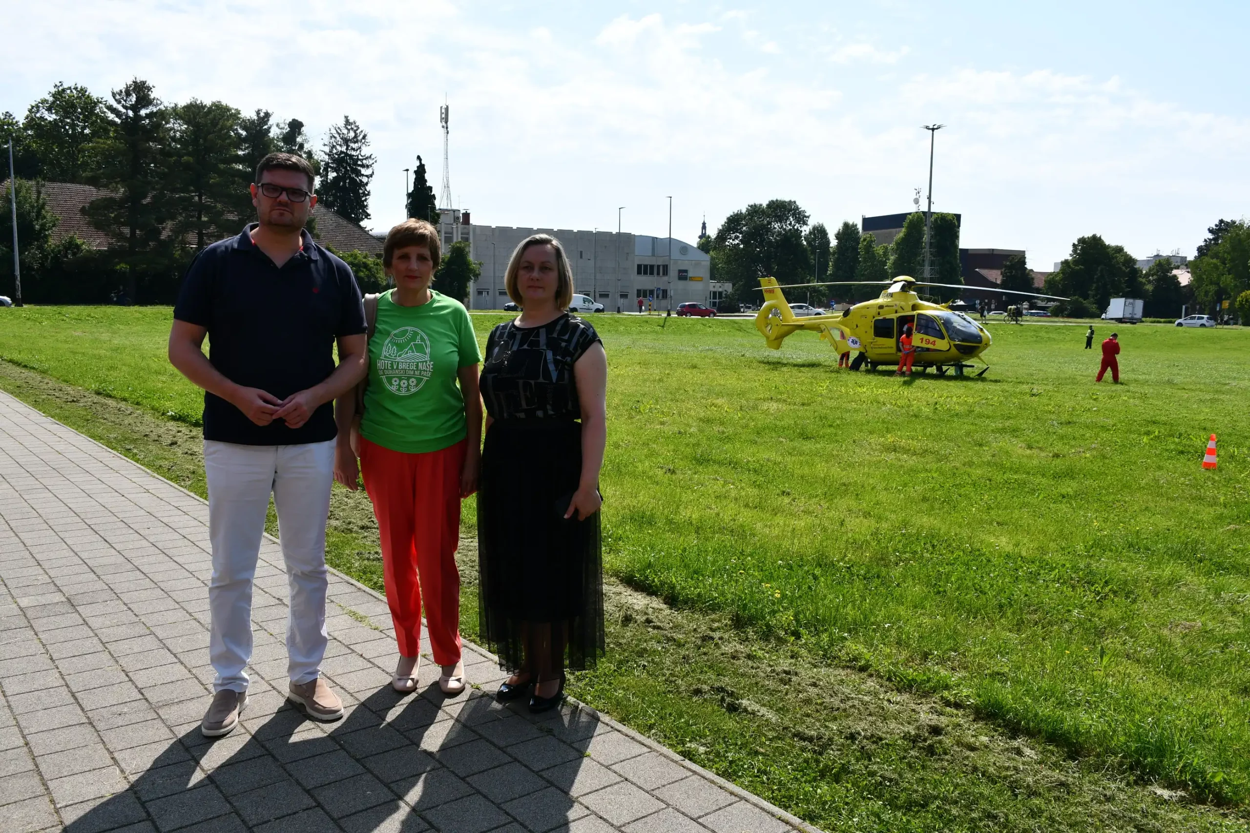 Zelena površina kod rotora kod pošte (33) helikopter šegović križaj grabant tošić grlač Zelena površina kod rotora kod pošte (33) helikopter šegović križaj grabant tošić grlač