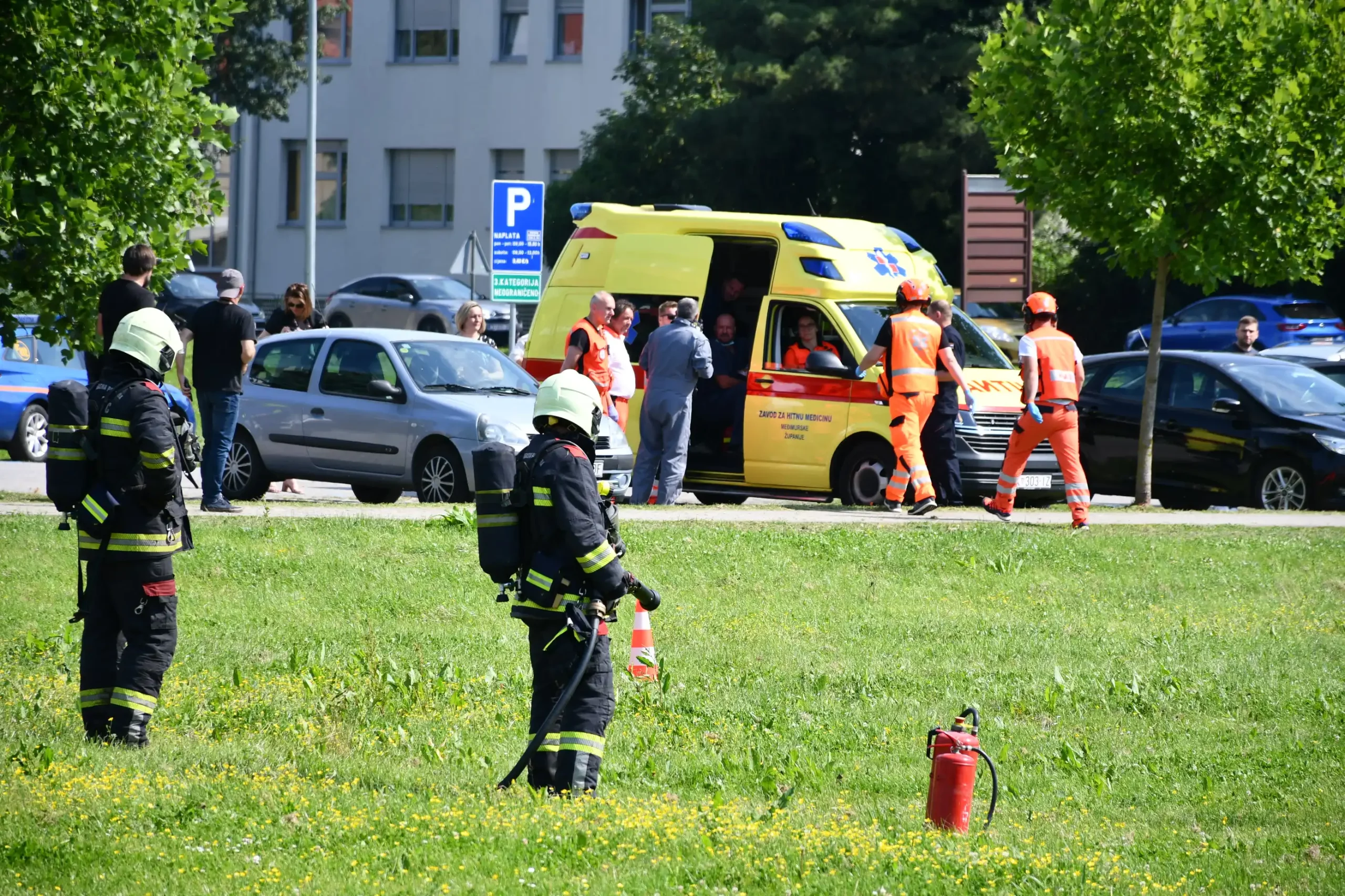 Zelena površina kod rotora kod pošte (4) Zelena površina kod rotora kod pošte (4)