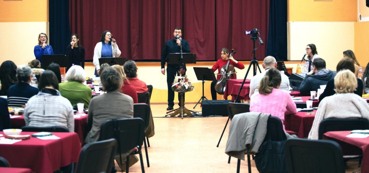 Žene Baptističke crkve Belica su u nedjelju, 30. studenog, u Društvenom domu Belica, otvorile adventsko razdoblje. (6)