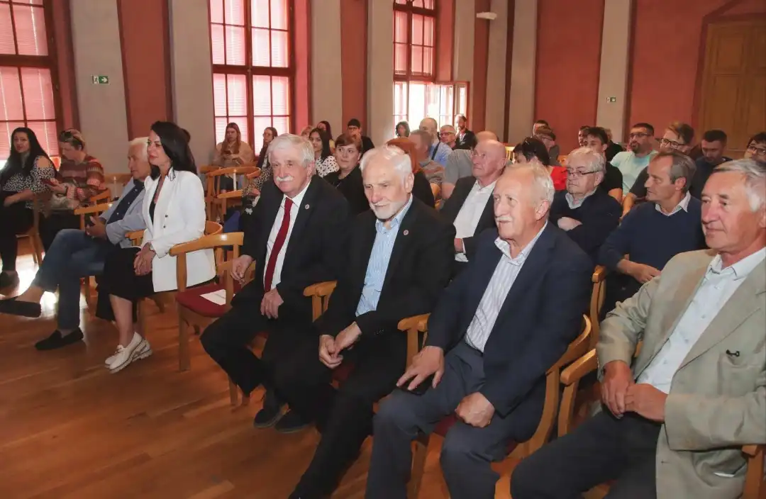 Zgrada Scheier tiribina povijest je važna (4) Zgrada Scheier tiribina povijest je važna (4)