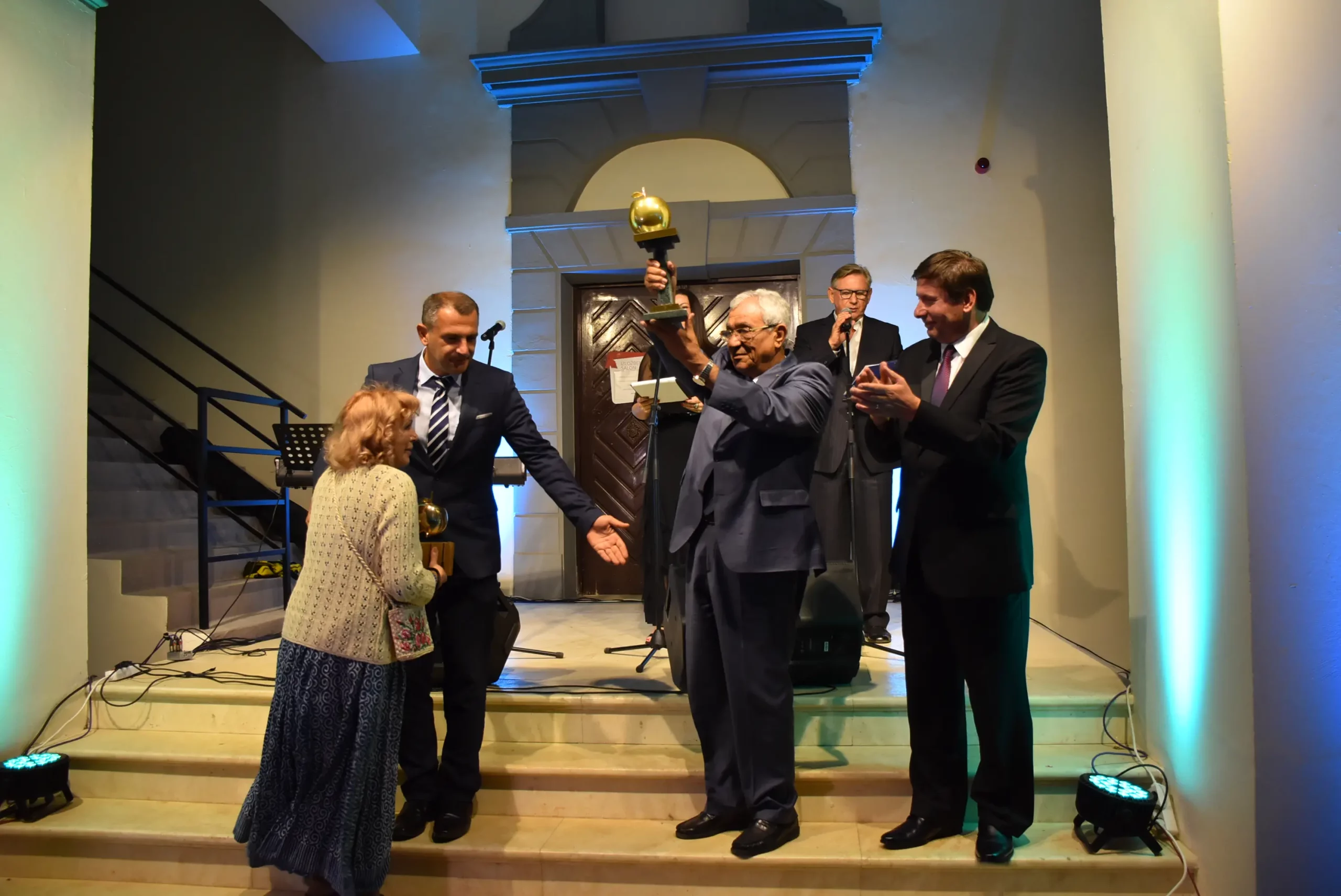 Zlatna jabuka (16) Zlatna jabuka (16)