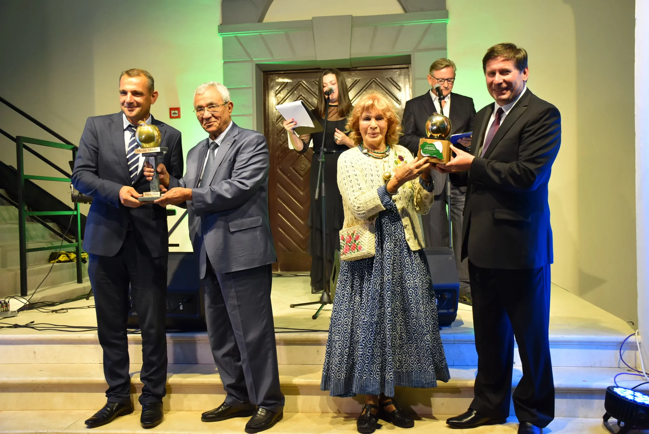 Zlatna jabuka (20) Zlatna jabuka (20)