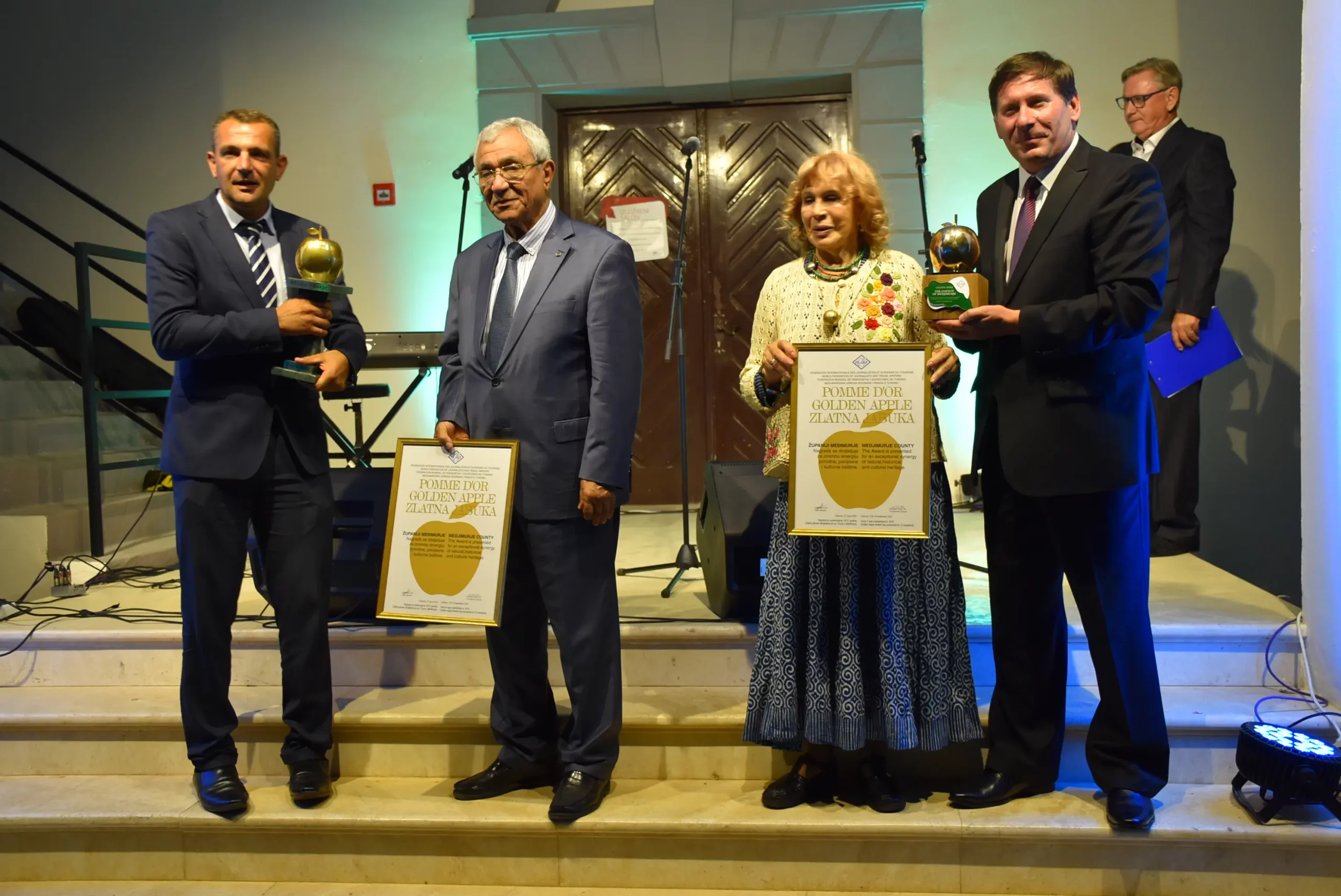 Zlatna jabuka (22) Zlatna jabuka (22)