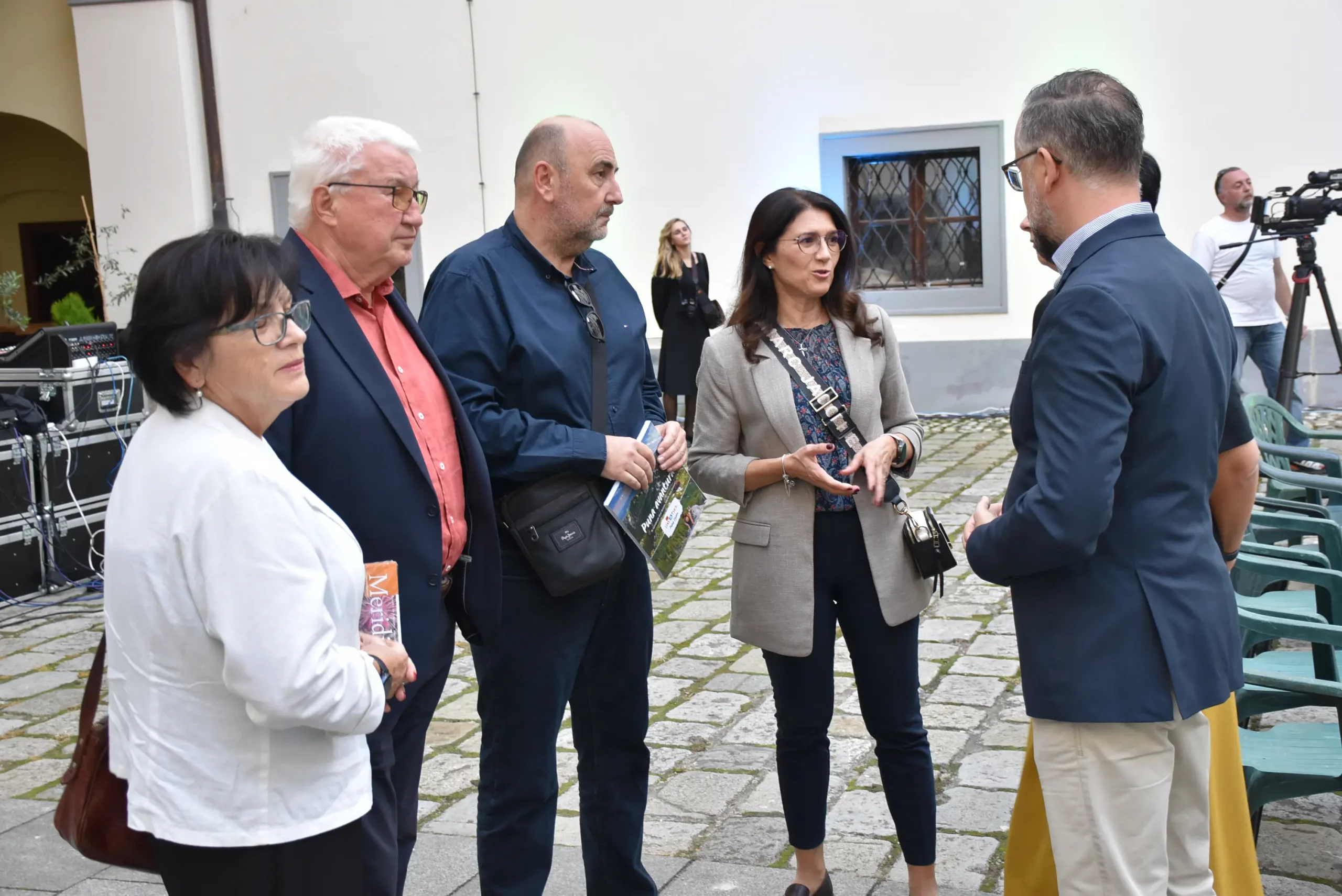 Zlatna jabuka (24) Zlatna jabuka (24)