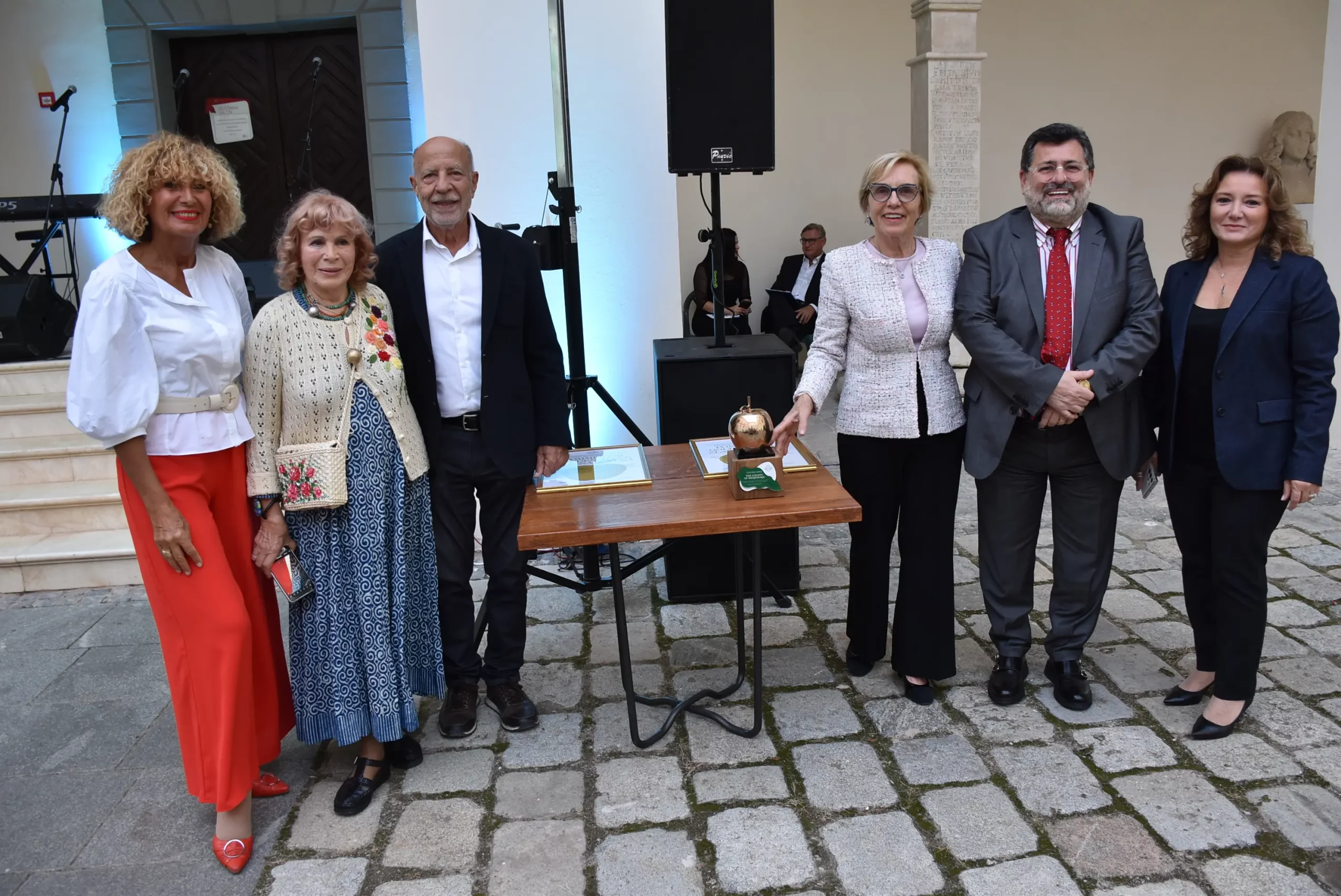 Zlatna jabuka (27) Zlatna jabuka (27)