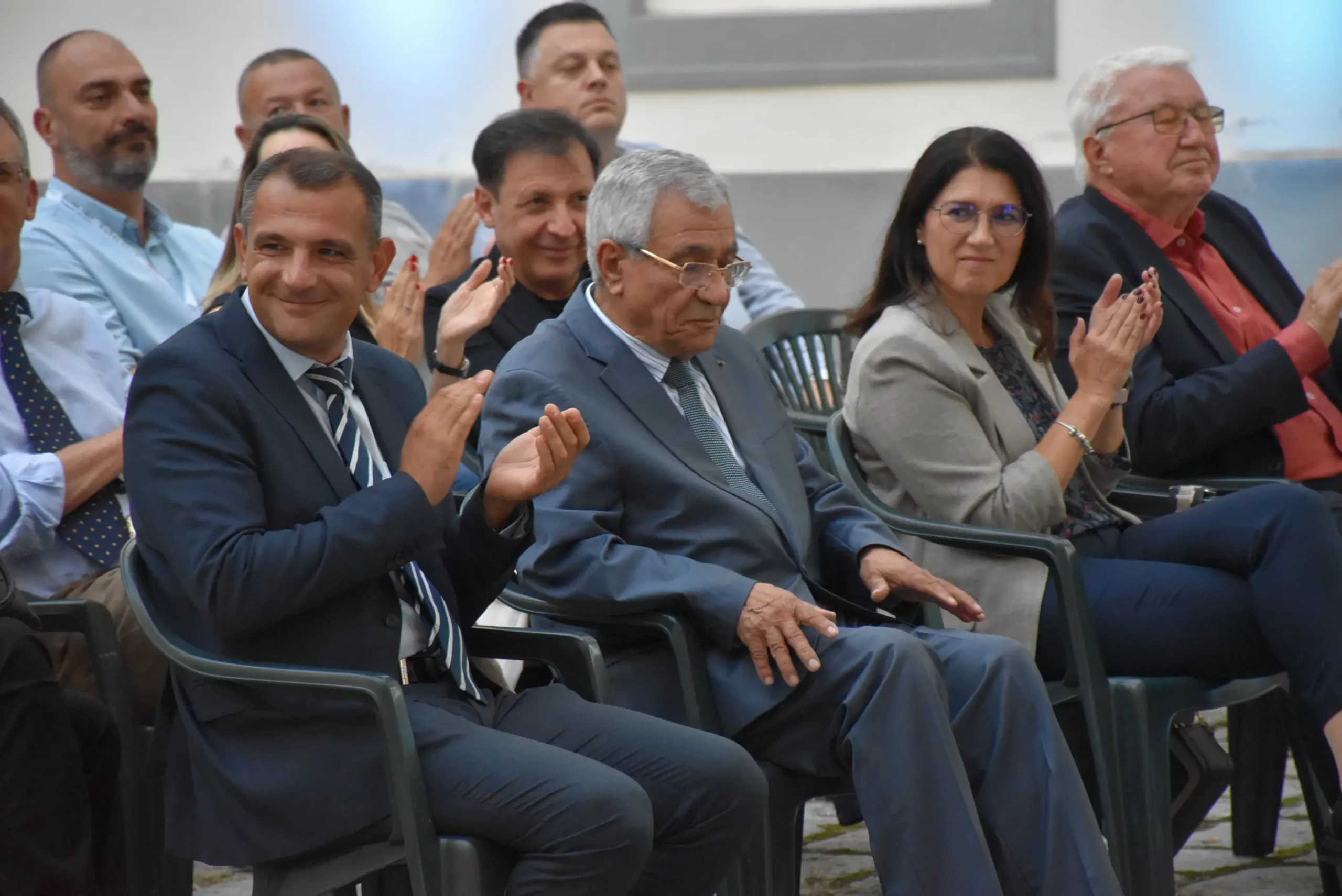 Zlatna jabuka (4) Zlatna jabuka (4)