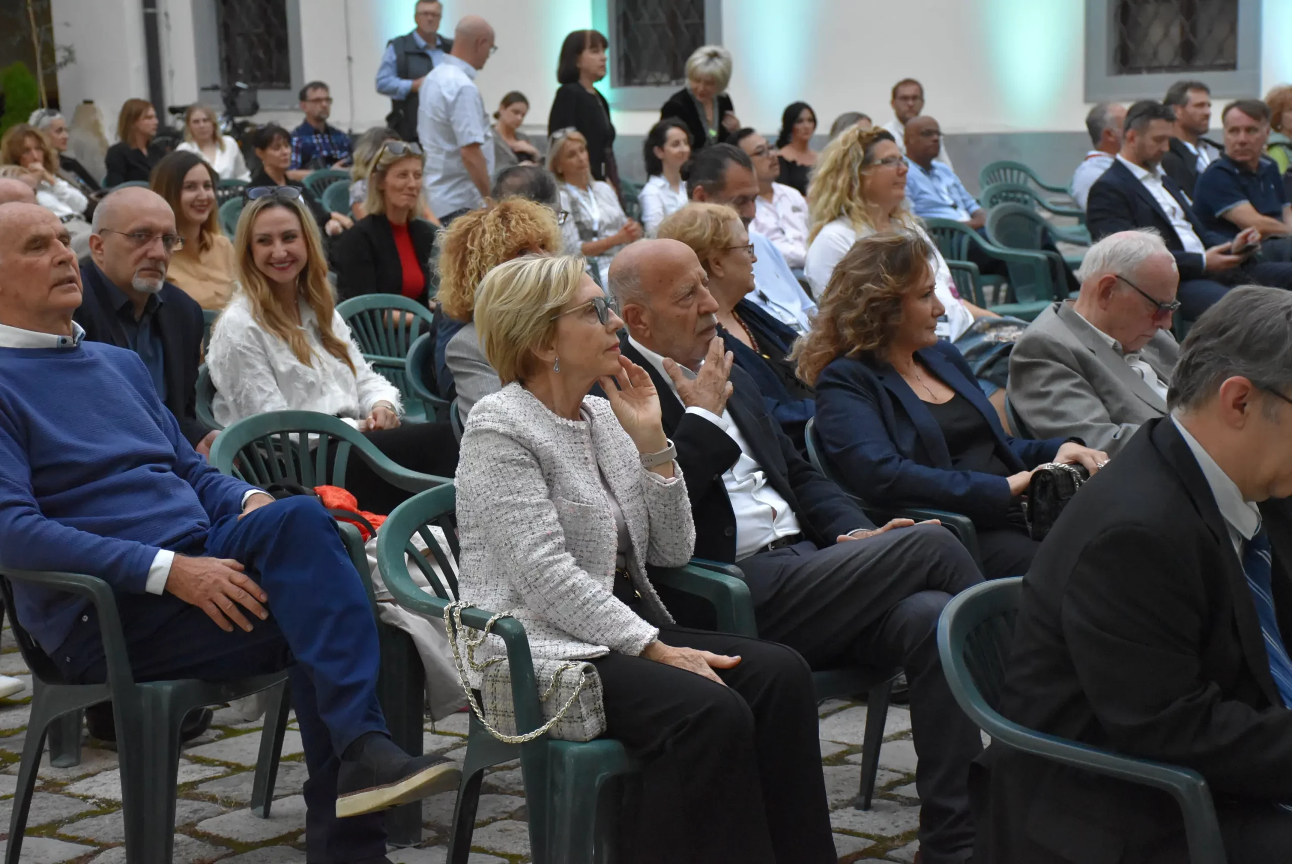 Zlatna jabuka (8) Zlatna jabuka (8)