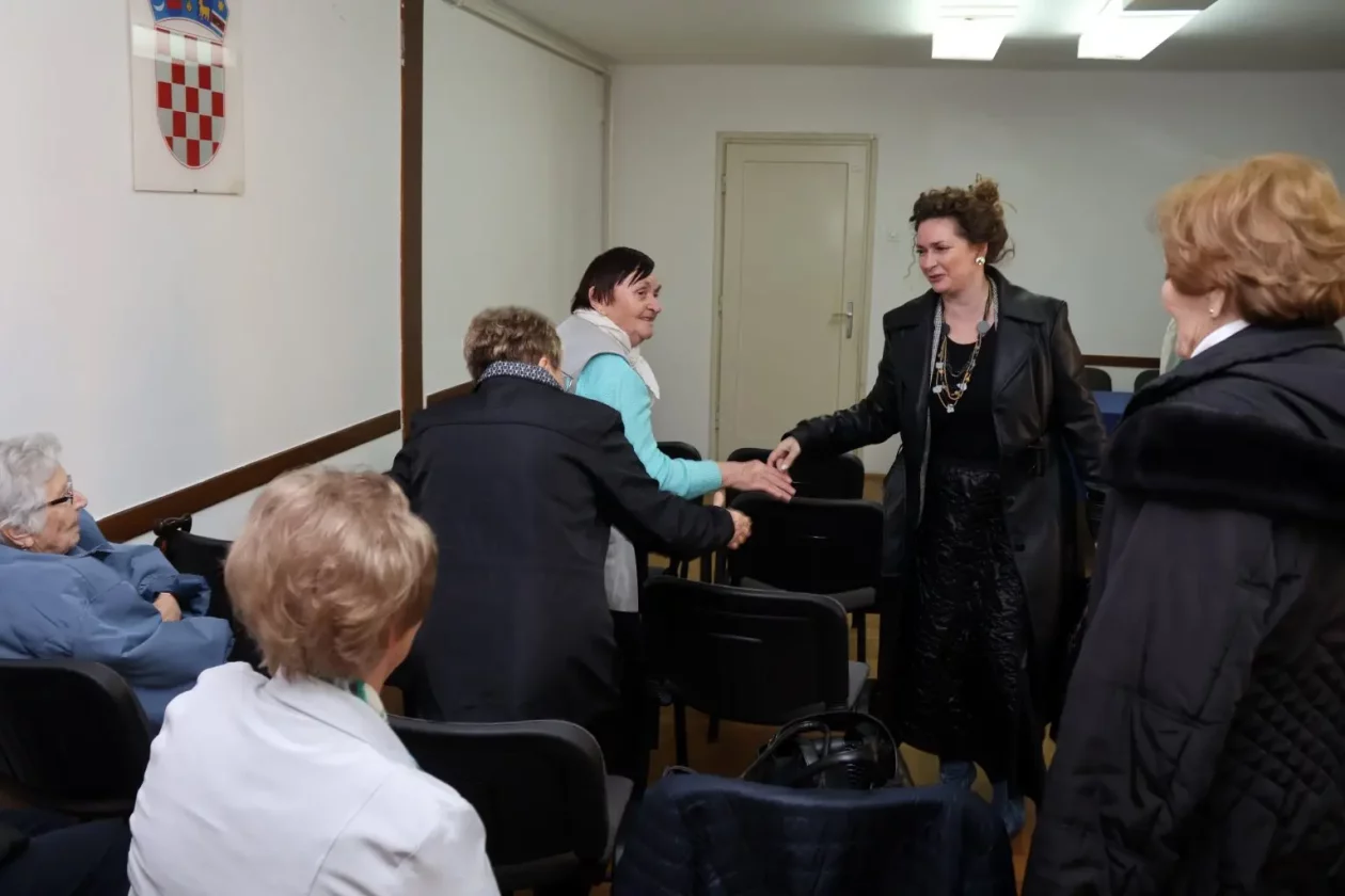 Zlatne ruke skupština (9) Zlatne ruke skupština (9)