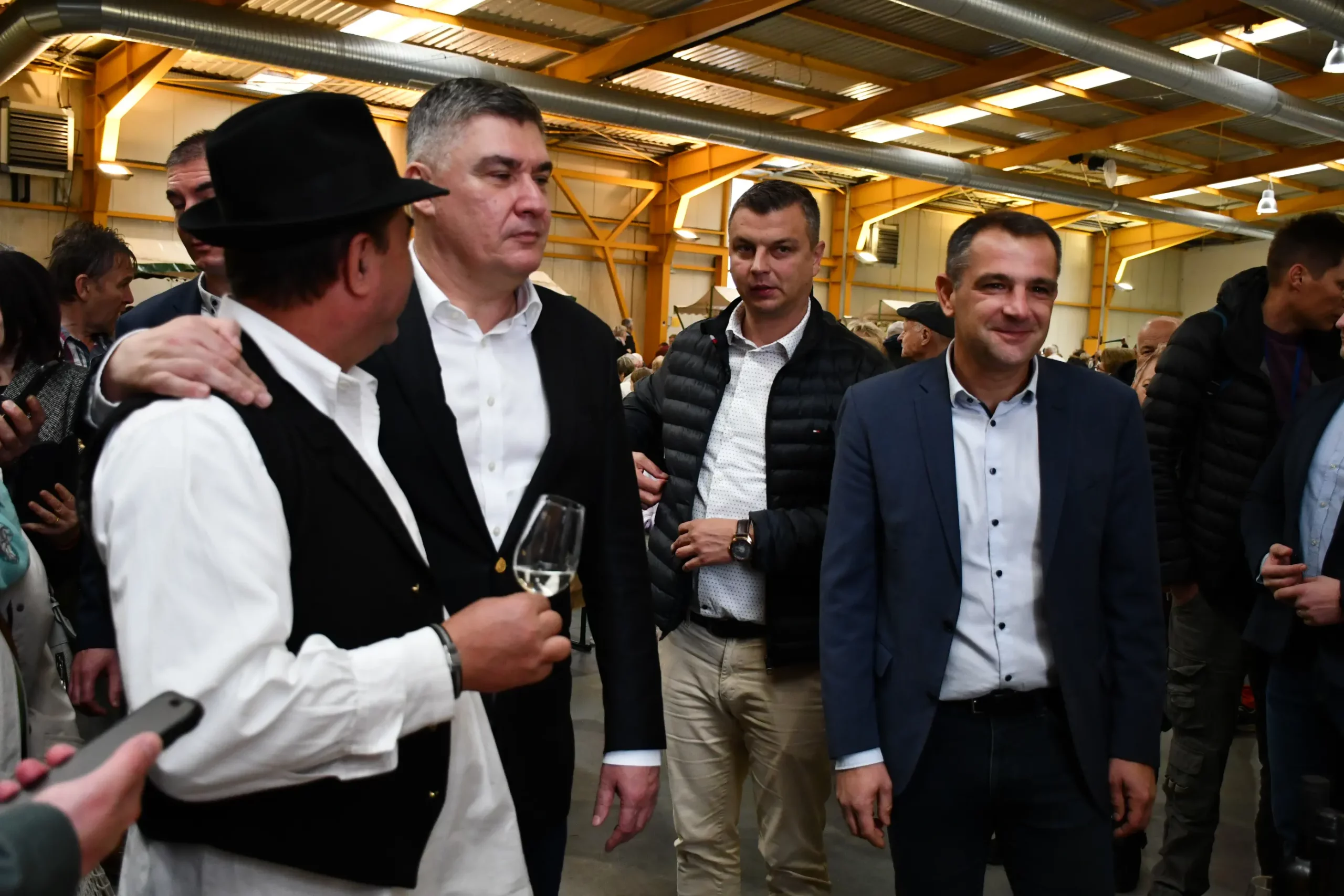 Zoran Milanović, Matija Posavec, Nikola Novak (15)