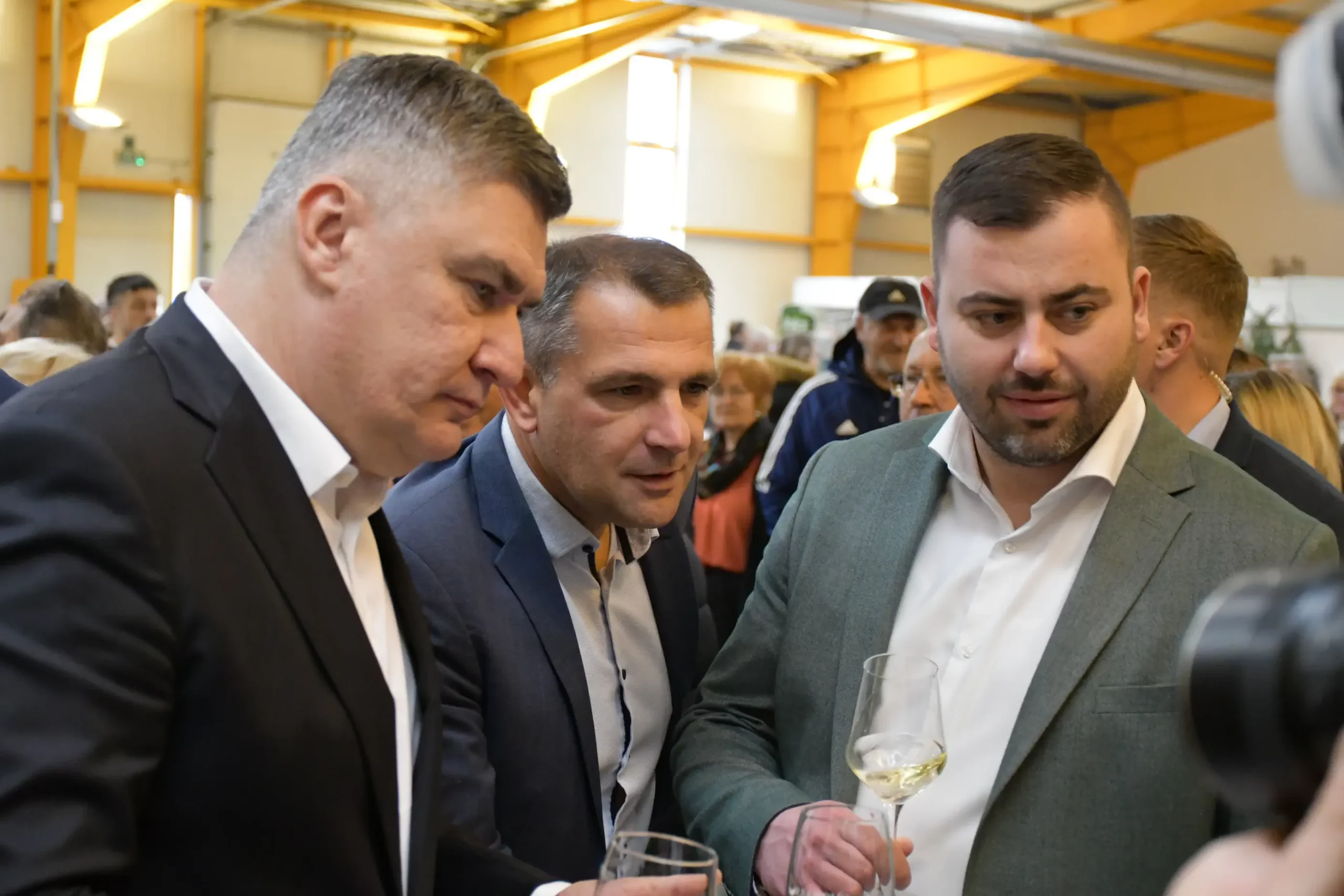 Zoran Milanović, Matija Posavec, Nikola Novak (19)