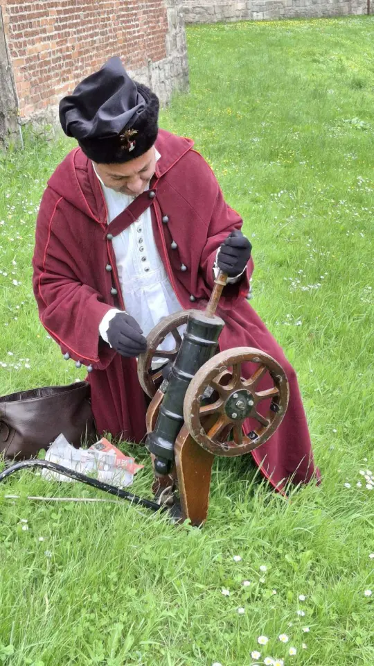 Zrinska garda, mimohod, topnik (10)