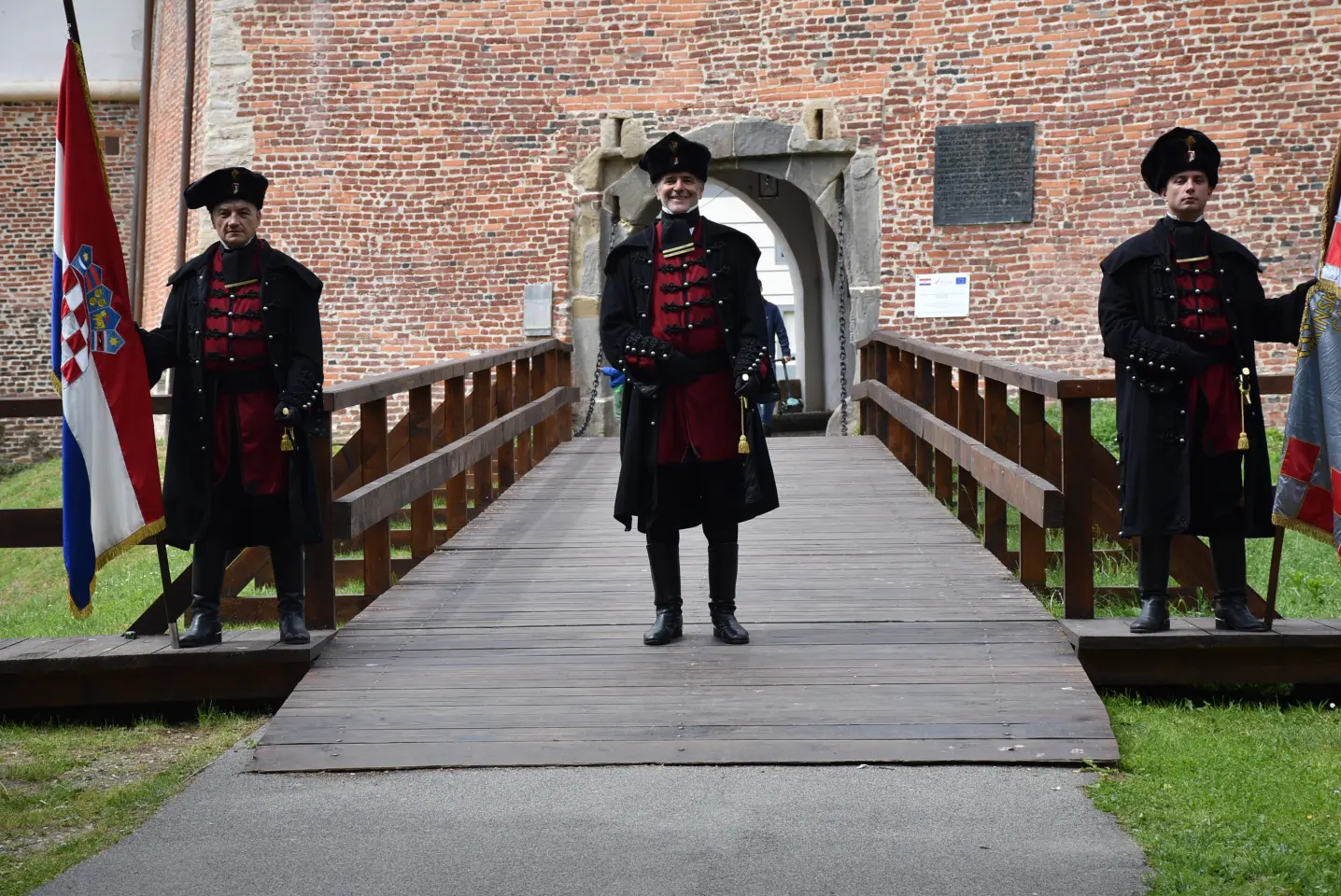 Zrinska garda, mimohod, topnik (2)