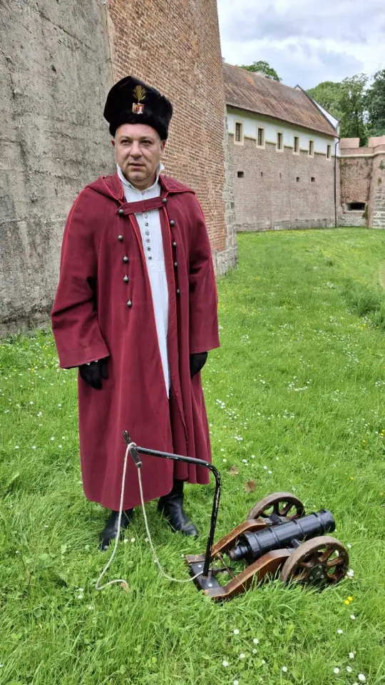 Zrinska garda, mimohod, topnik (7)