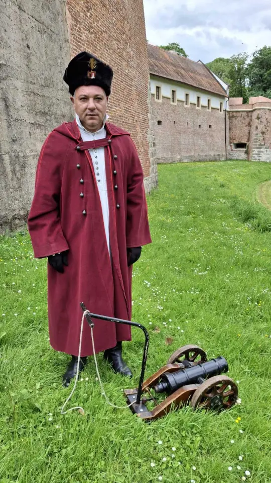 Zrinska garda, mimohod, topnik (8)