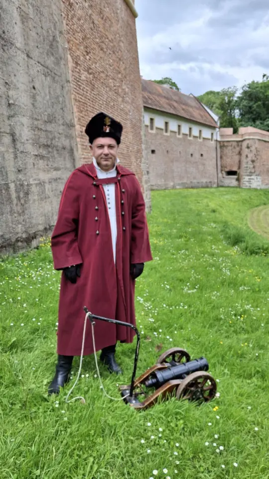 Zrinska garda, mimohod, topnik (9)