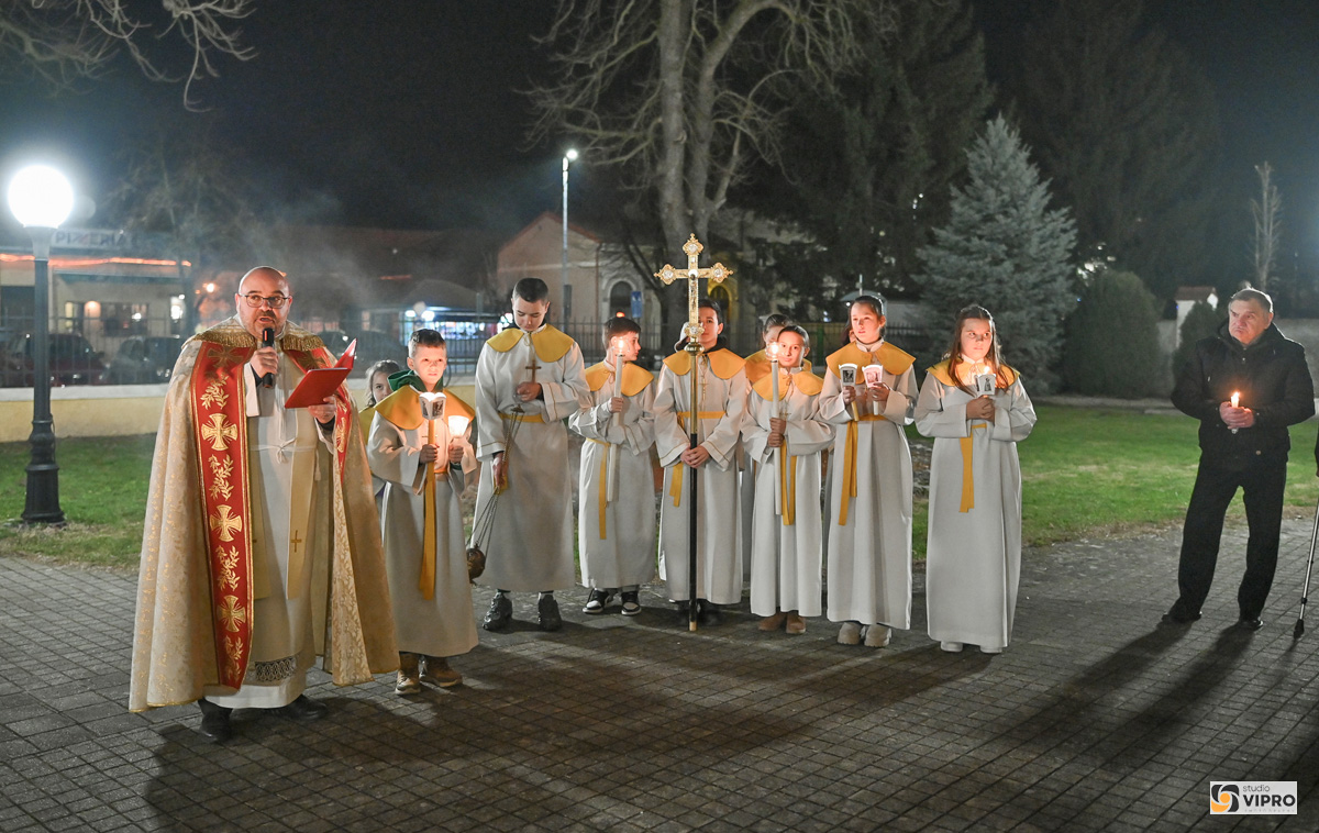 Župa Prelog svijećnica Studio Vipro (1)